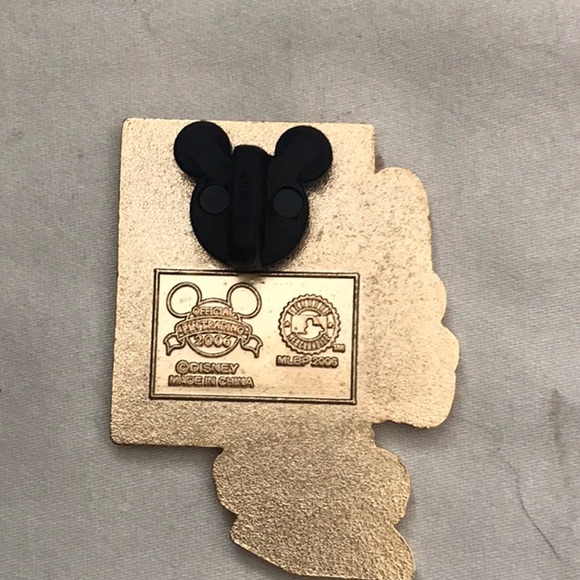 Sold.  - 3 Disney Pin MLB set - Picture 7 of 7